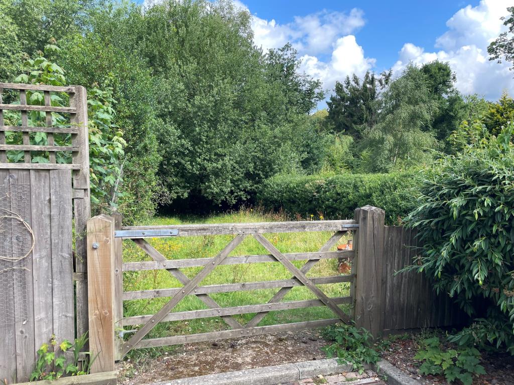 Lot: 62 - FREEHOLD PARCEL OF LAND - Gate